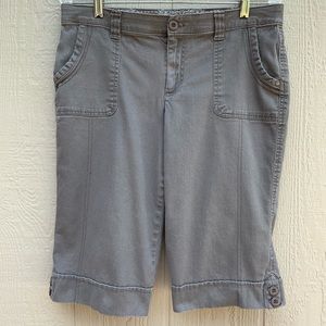 Gloria Vanderbilt Capri Shorts Size 6